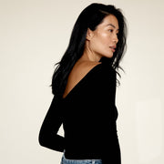 Woman modelling the back of The Three Quarter undershirt from Numi in black